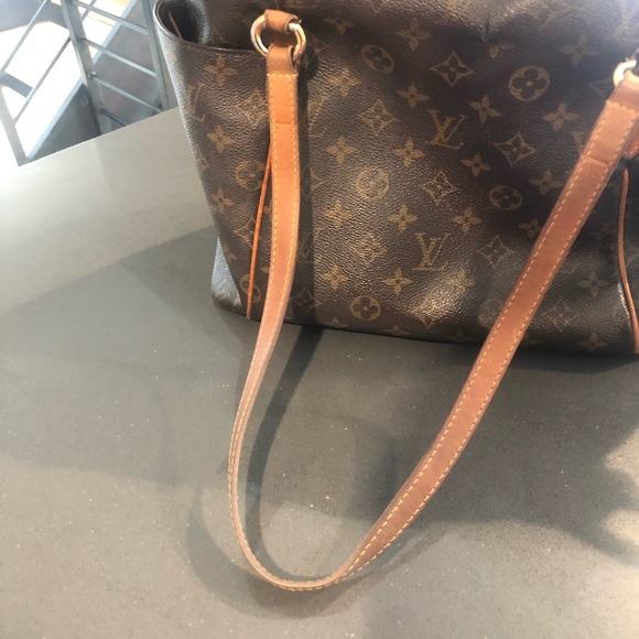 Louis Vuitton Totally Purse Leather Handbag Tote - Picture 4 of 15